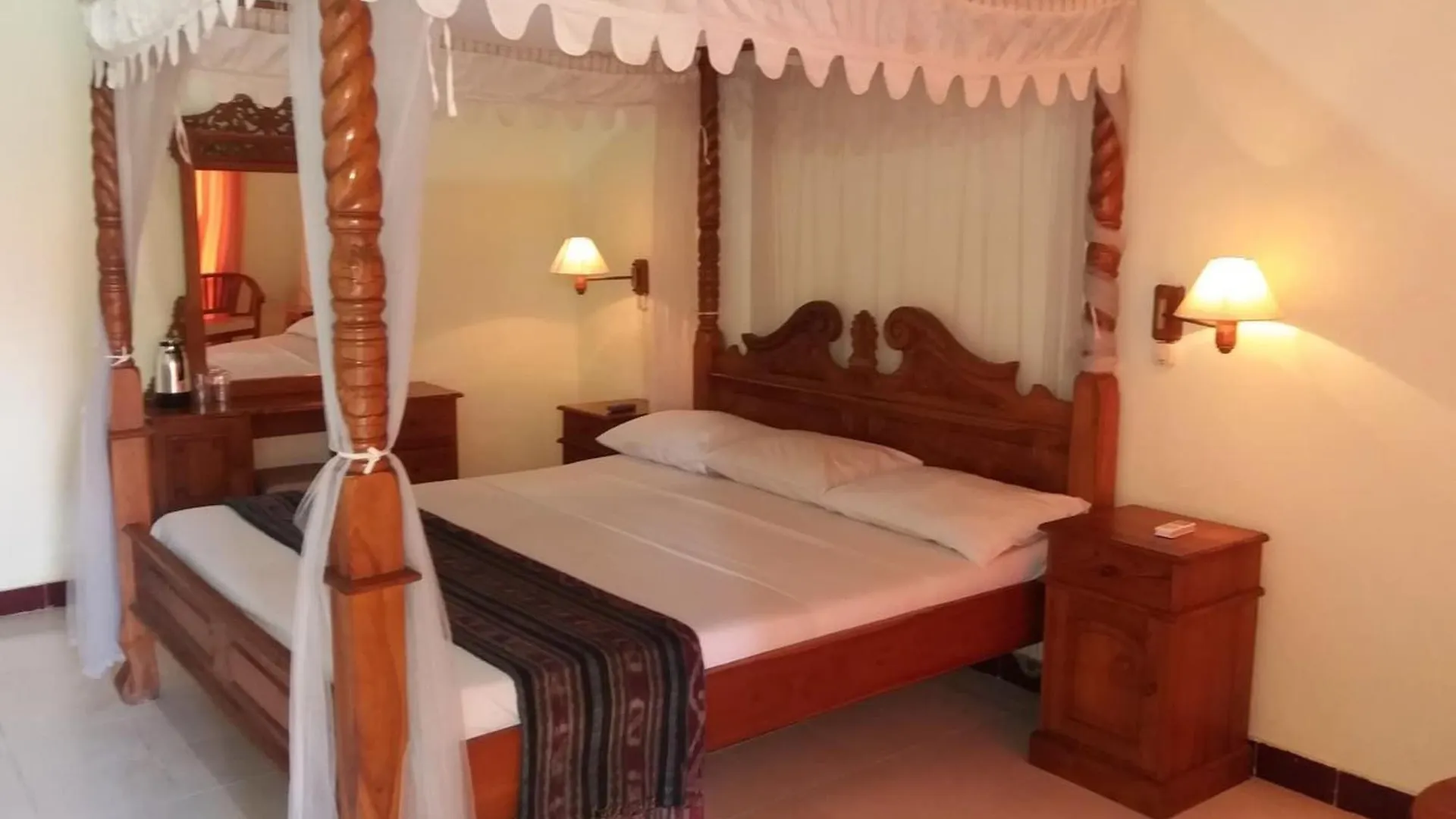 Hotel The Sari Beach Legian