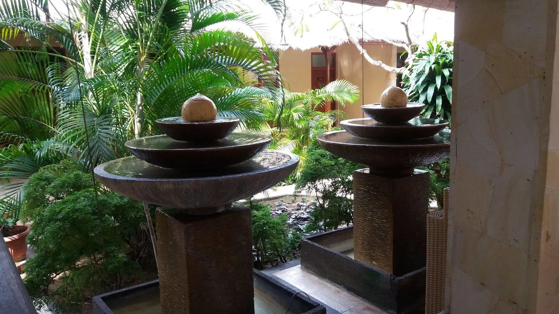 Hotel The Sari Beach Legian