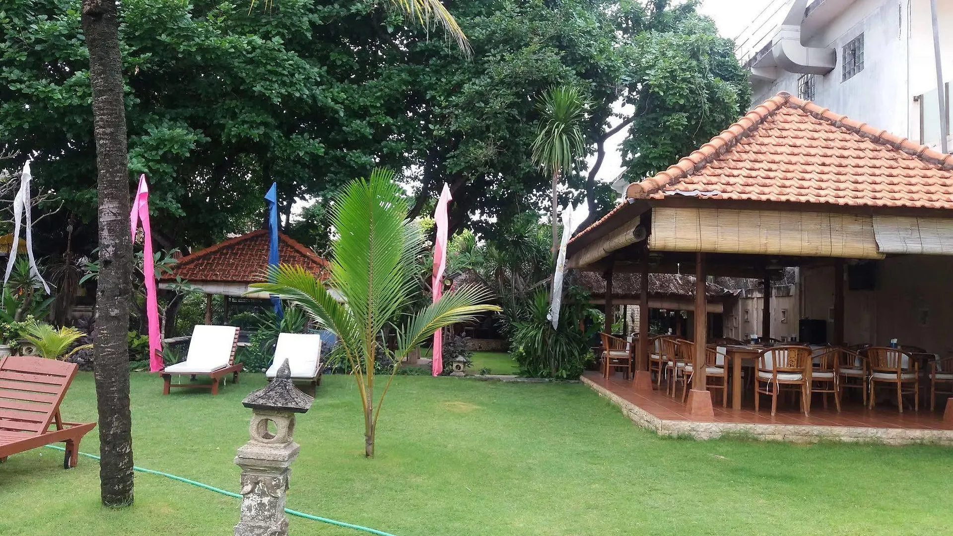 Hotel The Sari Beach Legian